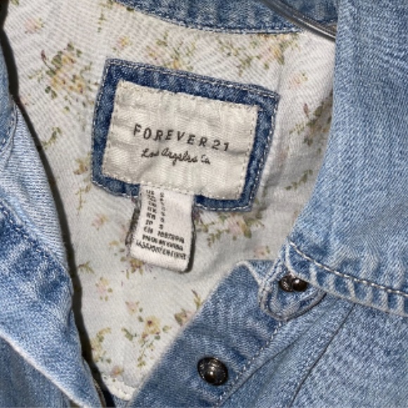 Forever 21 light distress wash denim jean button jacket - Picture 3 of 3